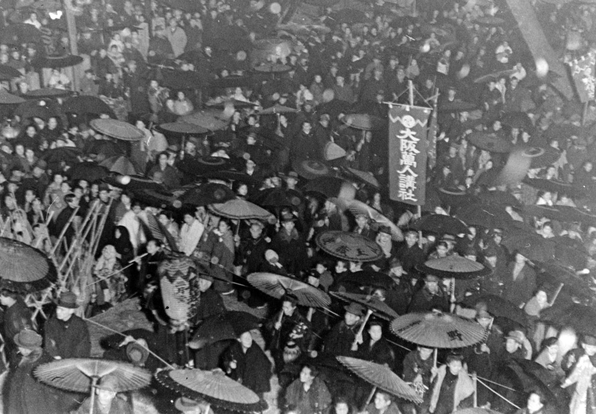 2021年正月三ヶ日の初詣の人流を年代別・時間帯別に分析。合わせて、年末に公表したAI解析による「人流予測モデル」の予測結果も発表。クロスロケーションズ株式会社のプレスリリース