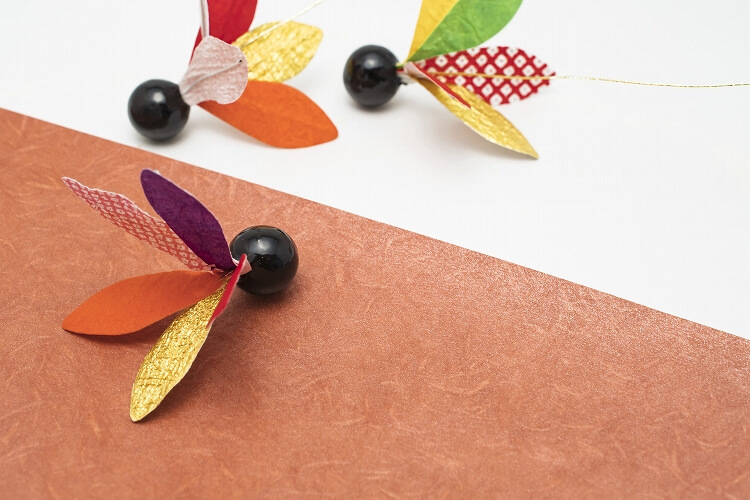 折り紙と紙皿と割り箸だけで！手作り「羽子板」で羽根つき三昧 お正月は親子で紙工作HugKum はぐくむ