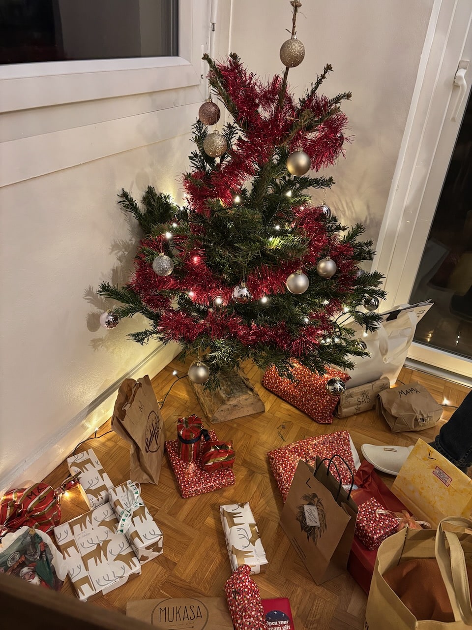 2024年最新パリのクリスマスを楽しむ！過ごし方や料理、イルミネーションスポットも紹介