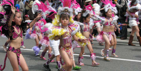 神戸サンバ 神戸まつり2023は予定通り開催!!あの笑顔にまた会える!?ウニアン顔負けの美女・コウベッコの大人気のダンサーさん!! EscolaDe Samba KOBECCO