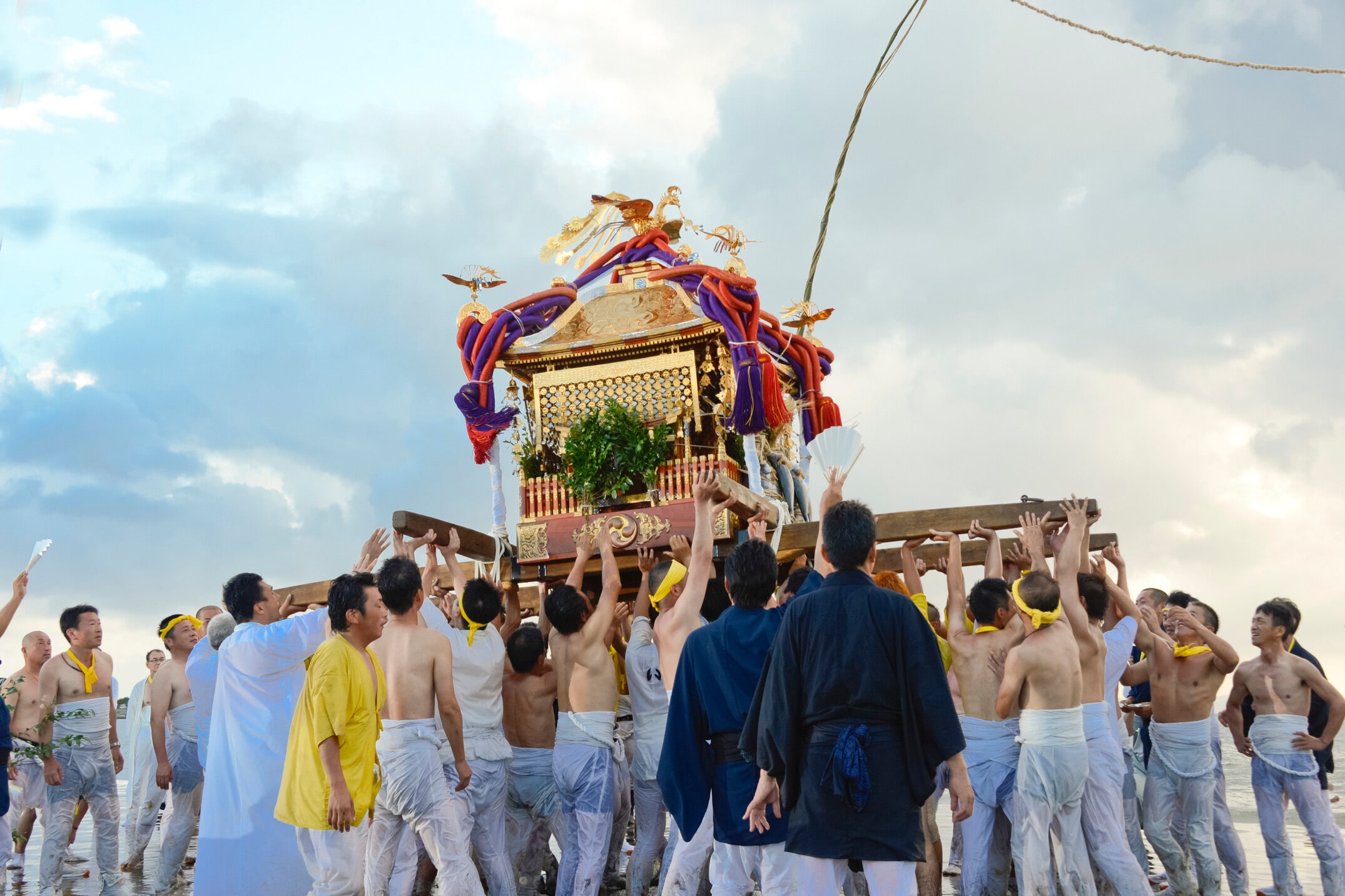 神輿 みこし を担ぐ意味とは？ワッショイ、エッサ、ソイヤの由来