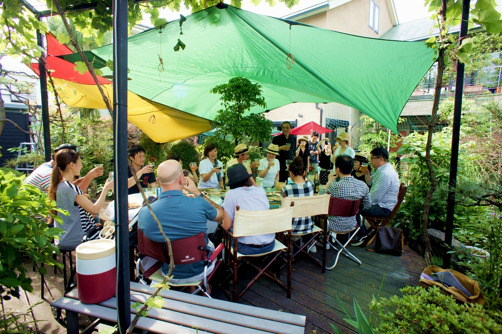 庶民的な日本食メニューで夏の終わりのお庭フレンチパーティー : パリ生活社ミルクとマカロン2