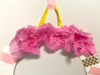 桃の花リースのおひなさま』 工作・おひなさま製作 ＊ 紙皿や折り紙で可愛いリースを作りました🌸リース、おひなさま、桃の花の3工程で楽しく作れます🎵＊ YouTubeチャンネルでも動画で作り方をアップしてます❣️ プロフィールのリンクから飛べるのでよかったら見にきて