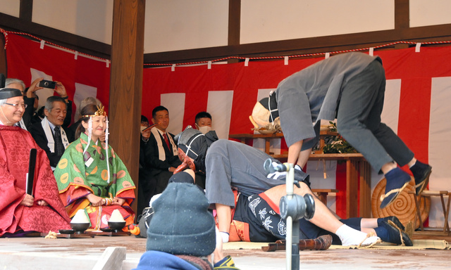 抱腹絶倒のセックス劇！奈良県飛鳥坐神社の奇祭「おんだ祭」奈良県トラベルjp 旅行ガイド