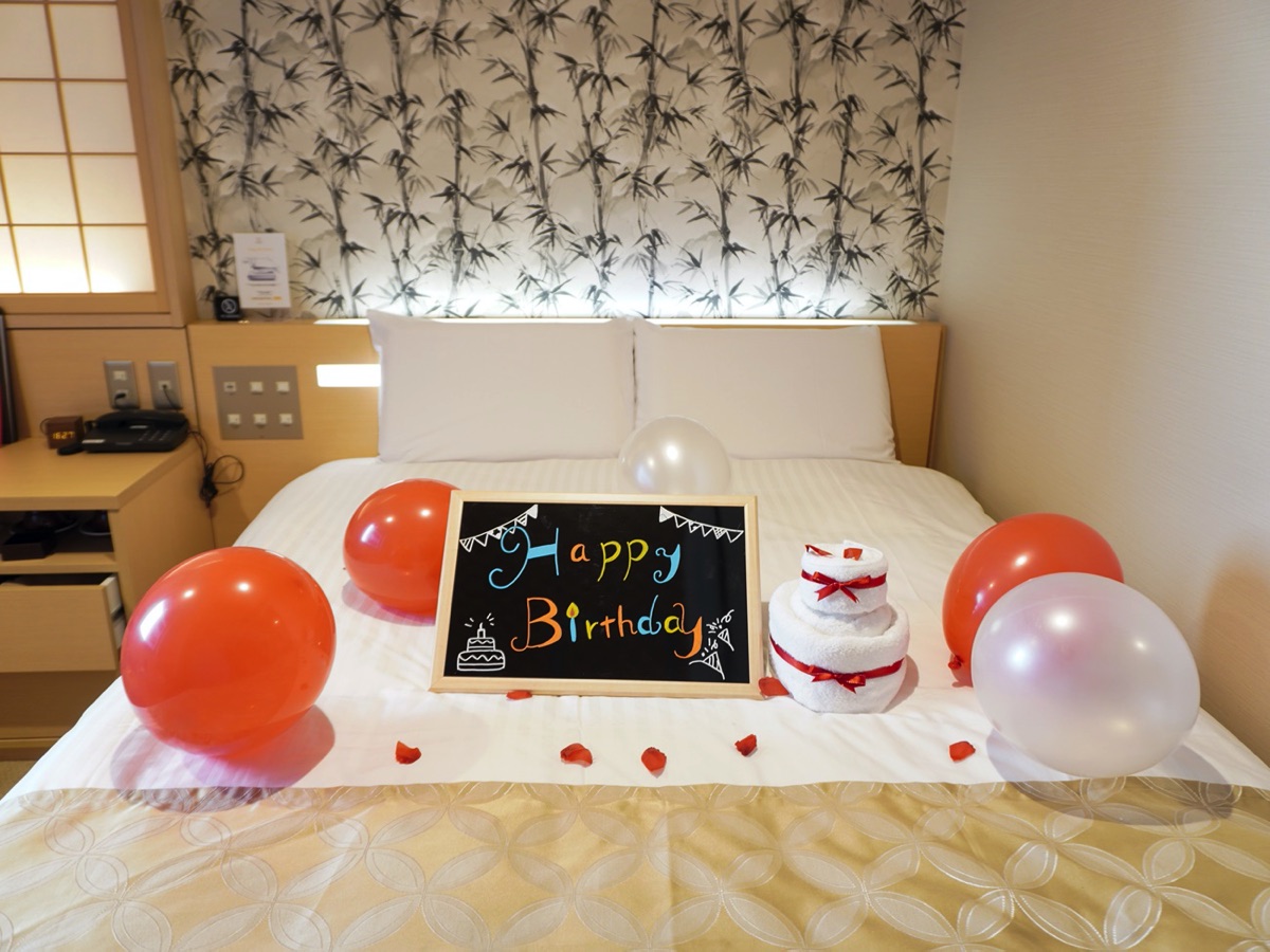 20歳のお誕生日を盛大にお祝い🖤Wosaka ホテル装飾 大阪バルーン 大阪ホテル装飾 高級ホテル バルーンサプライズ BLACK 大阪旅行 tutumu