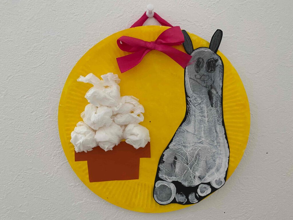 色画用紙で作る季節の壁面飾り-9月「十五夜-うさぎと月見団子」図工人