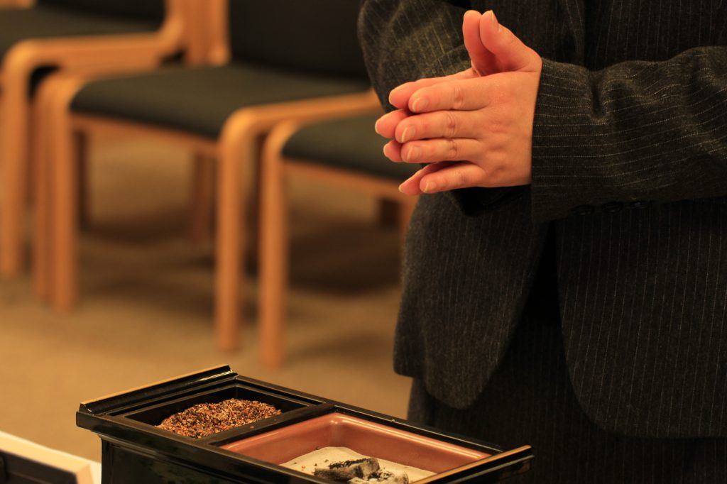 お焼香のマナー - 菖蒲町・白岡市・久喜市・加須市の葬儀・家族葬は瀬田花屋