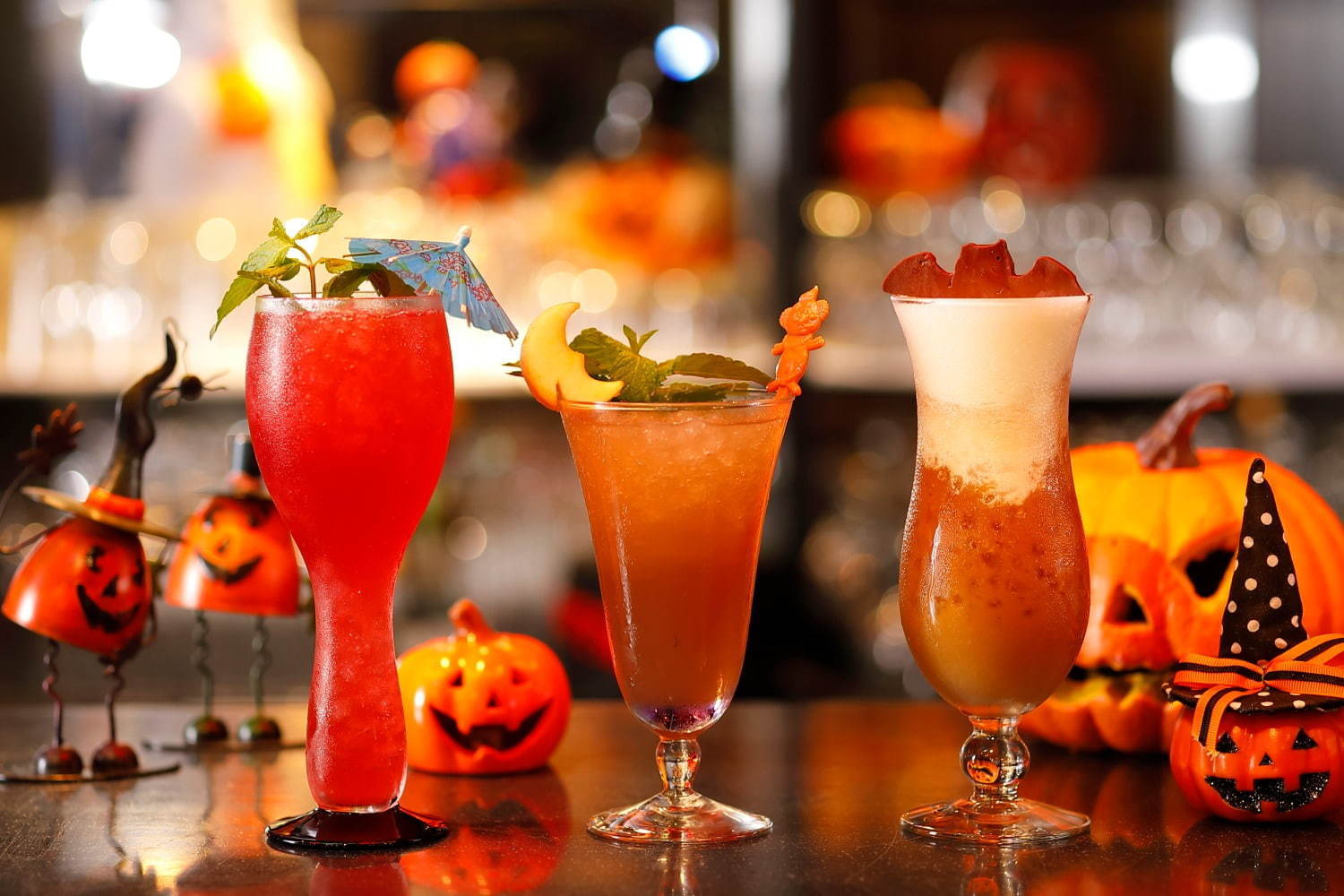 ホテルニューオータニ 東京 ハロウィン限定カクテル、真っ赤な“血の雨”カクテルなど3種 - ファッションプレス