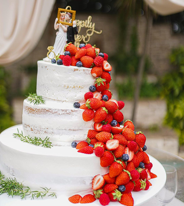 ケーキトッパーでウェディングケーキを華やかに！マネしたくなるアイデア集結婚ラジオ結婚スタイルマガジン