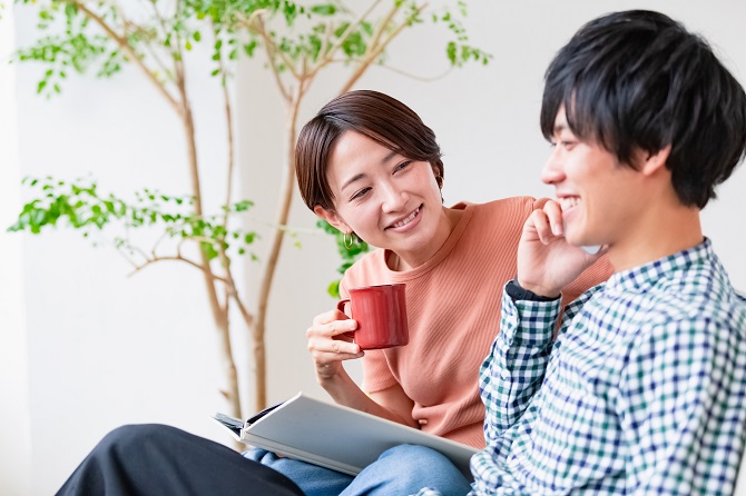 結婚の報告、親の次に報告するのは誰？令和のカップルは報告手段もイマドキでした - CanCam.jp キャンキャン