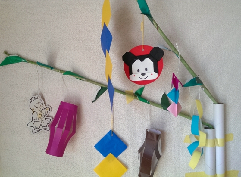 折り紙で笹の葉の折り方。簡単に七夕飾りのリースや笹つづりの作り方。幼稚園や保育園の7月の手作り製作にも最適です♪おりがみっこⅡ