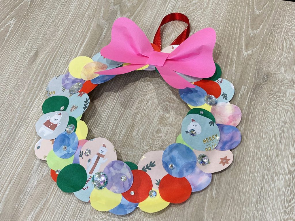 紙皿で作る毛糸くるくるリース