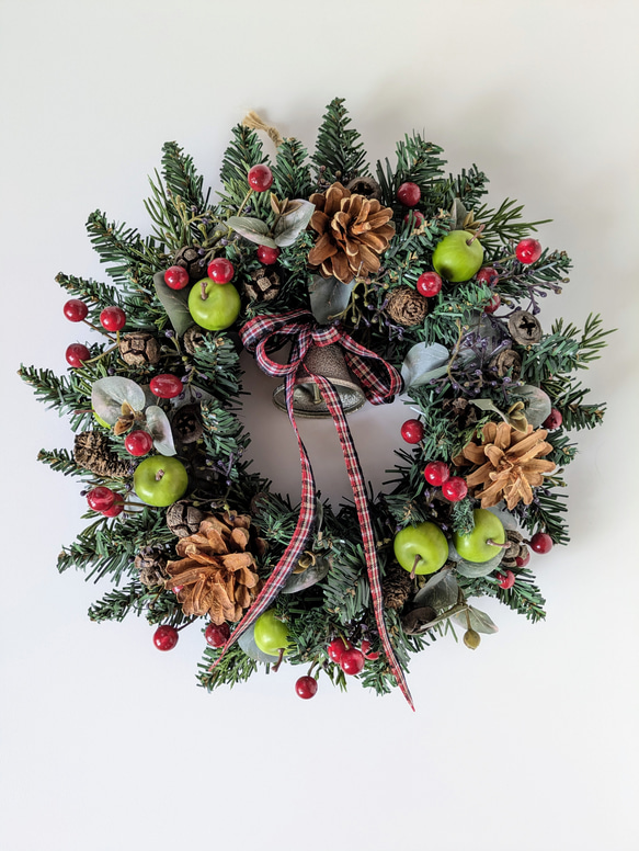 親子で「松ぼっくりのクリスマスリース」作り。自分で作ったリースを飾れば、クリスマスの楽しみがUPしそう♪湘南エリア横浜・湘南で子供と遊ぶ- あそびい横浜・湘南