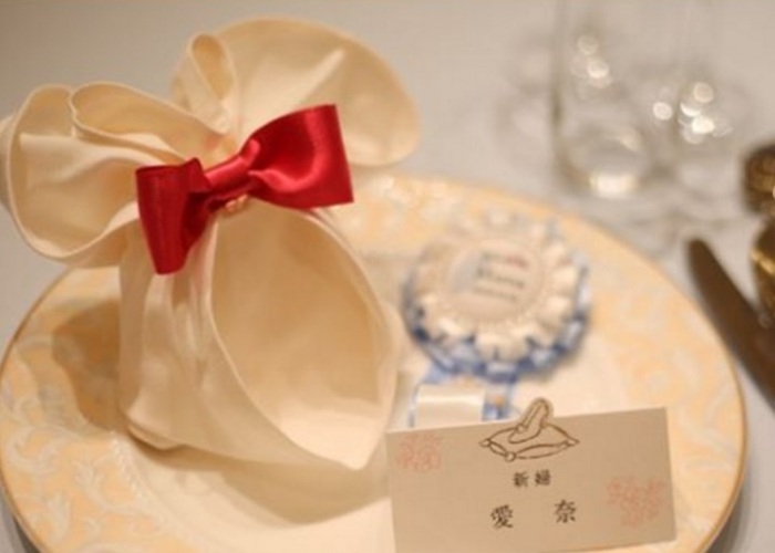 結婚式のナプキンで華やかさを演出！おしゃれな折り方やアレンジは？結婚ラジオ結婚スタイルマガジン