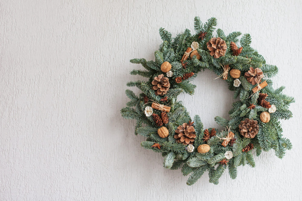 クリスマスリース お洒落 リボン使いでお洒落で華やかなクリスマスリースの作り方 フラワーアレンジメント教室 横浜