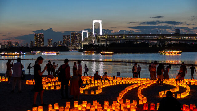 フォト ビーチに光の地上絵 東京・台場「海の灯まつり」 - 産経ニュース