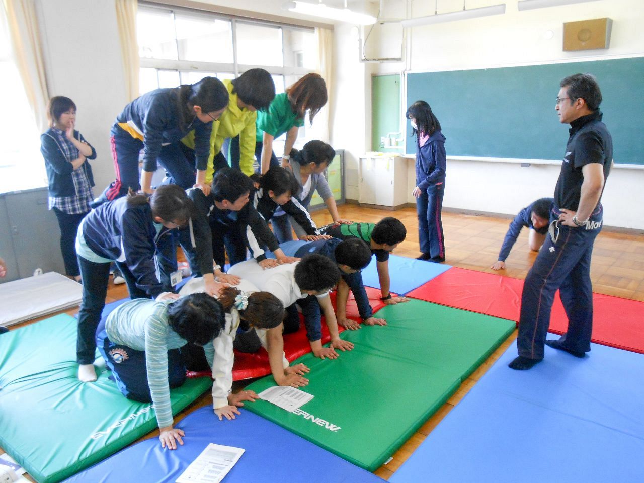 これが５５人ピラミッド！！！ - 矢浪工房日誌