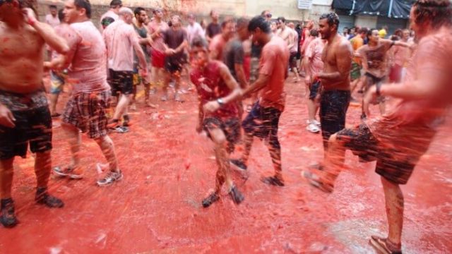 ハメを外すにもほどがある？みんなで大騒ぎする「世界のお祭り」9選 - TRiP EDiTOR