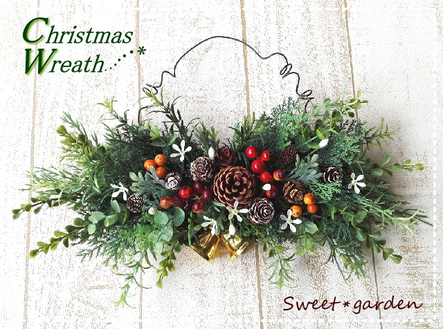 クリスマスの玄関ドア飾りはスワッグがトレンド