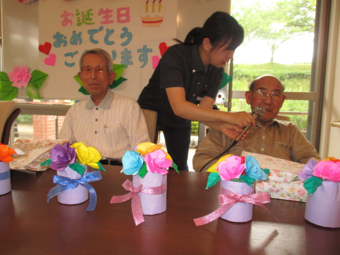 10月「もみじのカード」高齢者介護をサポートするレクリエーション情報誌『レクリエ』