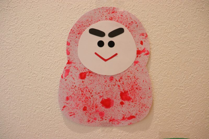 壁面飾り 「お正月 だるま」の作り方！ 達磨 冬 12月 １月 無料型紙で簡単！ 画用紙 工作 壁面装飾 ペーパークラフト paper craft