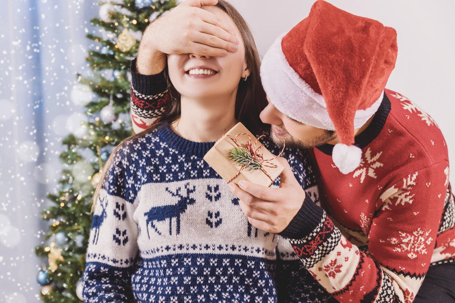 クリスマスカップルフォト🎄💓 ・ꔫ・ もうすぐクリスマス🎅🏻🎀 彼氏と過ごすって子もいるよね🫶1年に1度のビッグイベントだから カップルでかわいい写真残してみて❕ ・ꔫ・ ⁡ APPTOPIでは ◎流行りの加工のやり方🎨◎可愛いプリや