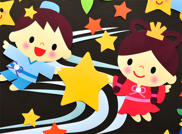 壁面飾りの七夕飾り 笹の作り方を紹介！「七夕の壁面飾り：パート５」折り紙で簡単な笹を作って七夕を楽しんでみてはいかがでしょう？ つくるモン