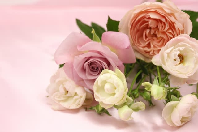 赤バラ100本の花束 送料込 プレゼント お祝い 記念日 ギフト 税込 還暦 プロポーズ 誕生日 卒業 退職 百寿 生花冬季配送不可地域あり□花束□ -花とギフト銀座東京フラワー - プレゼント＆ギフトのギフトモール