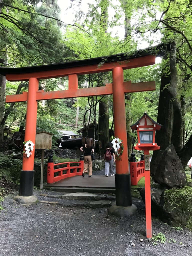 貴船神社 丑の刻参りで有名なパワースポット。民営駐車場でトラブルあり神社仏閣100めぐり