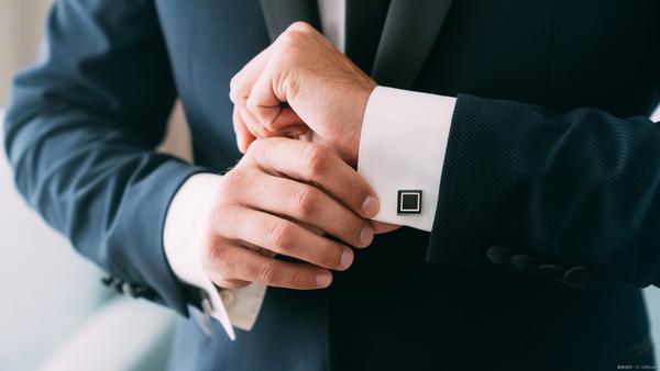 カフスボタンの付け方～結婚式やビジネスシーンでオシャレを楽しむ～オーダースーツブランドDIFFERENCE ディファレンス