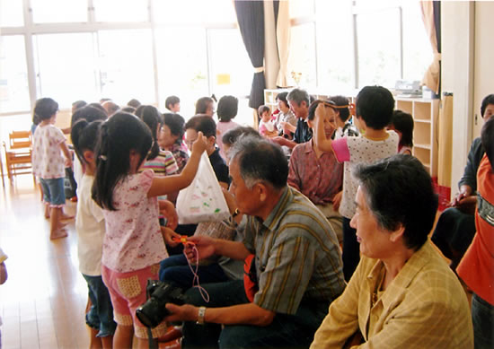 第二土佐山田幼稚園ブログ 敬老参観日・子ども達の出し物