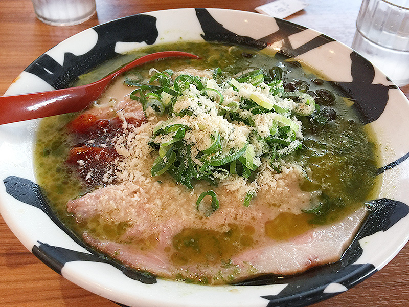 賀正軒 御影店盆も正月も聖夜も豚骨・白賀正＠兵庫県神戸市東灘区御影ワシも食いたい！ 八朔のラーメン愛を探して