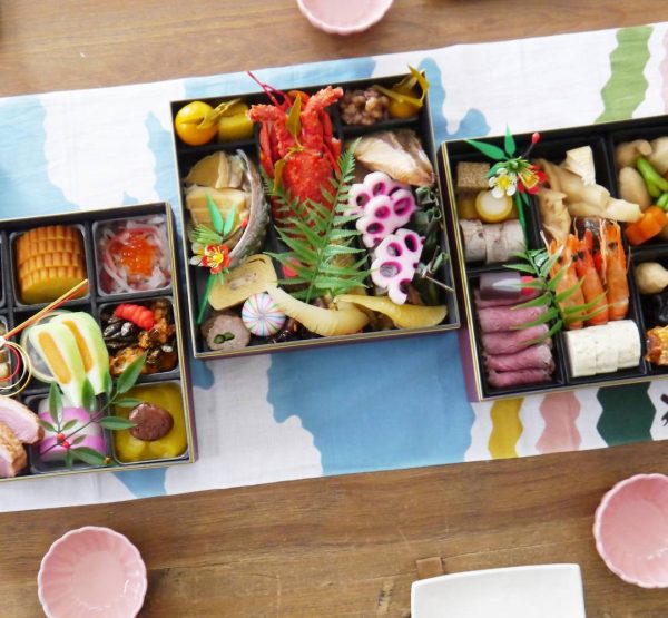 100円グッズの飾りつけ。クリスマスとお正月の二段活用もESSEonline エッセ オンライン