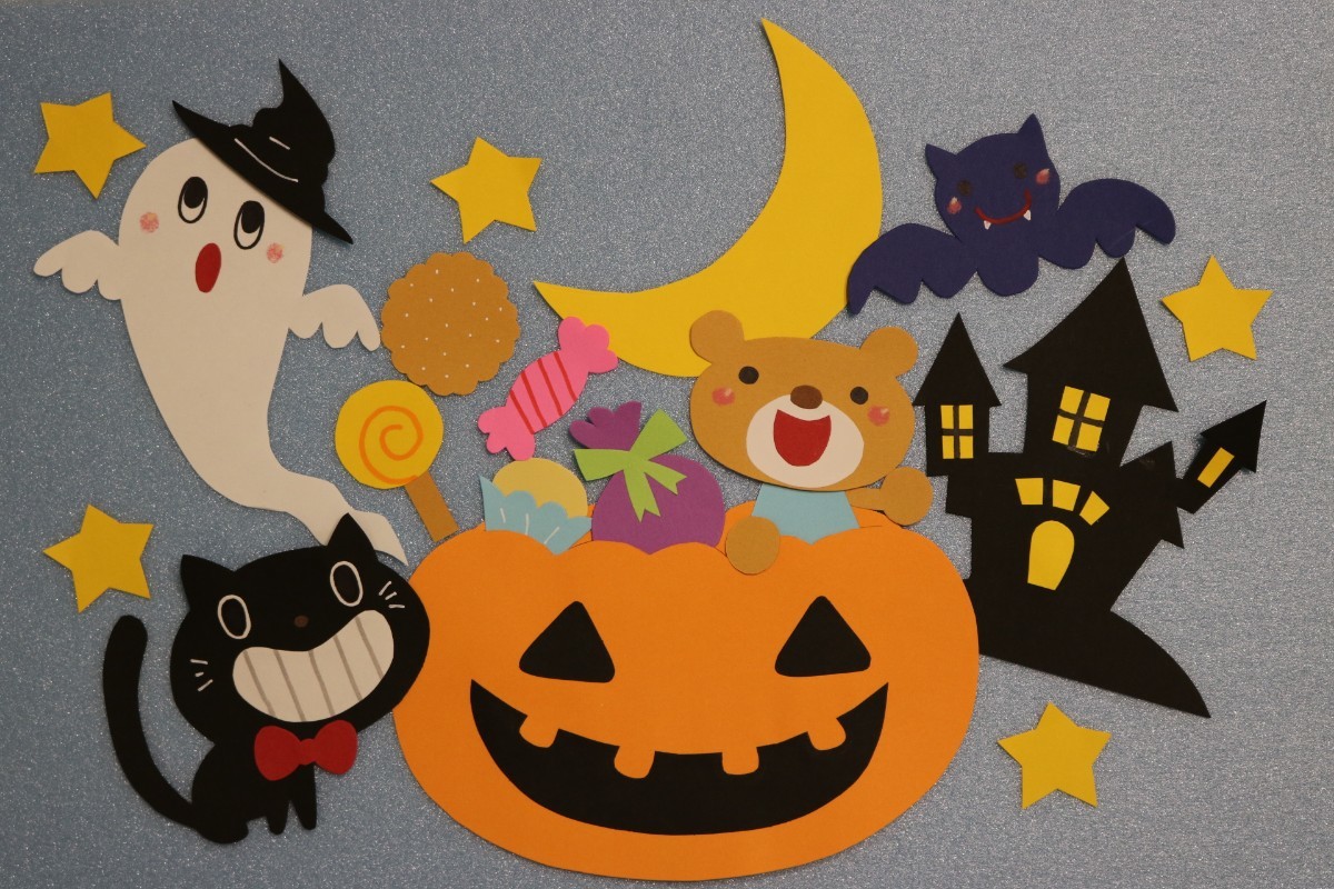 ハロウィンの壁面製作アイデア11選！子供と一緒に作れるものも 保育・おしゃれ・かわいい・折り紙・画用紙保育士くらぶ