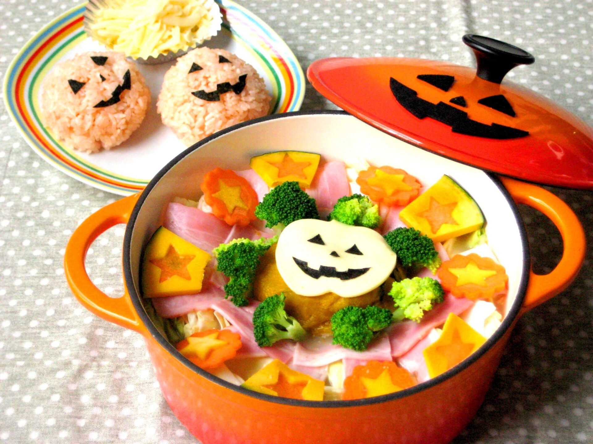 手作りハロウィングッズ １枚着るだけで仮装が完成！とんがりフードの魔女マントの作り方nunocoto fabric