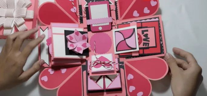 Amazon.co.jp: MuMu サプライズボックス プレゼントボックス 爆発ボックス バレンタイン クリスマス 誕生日 記念日 写真収納プレゼント サプライズ フレークシール ハロウィン 告白 お祝い パーティー 手作り DIYクリスマス用: ホビ