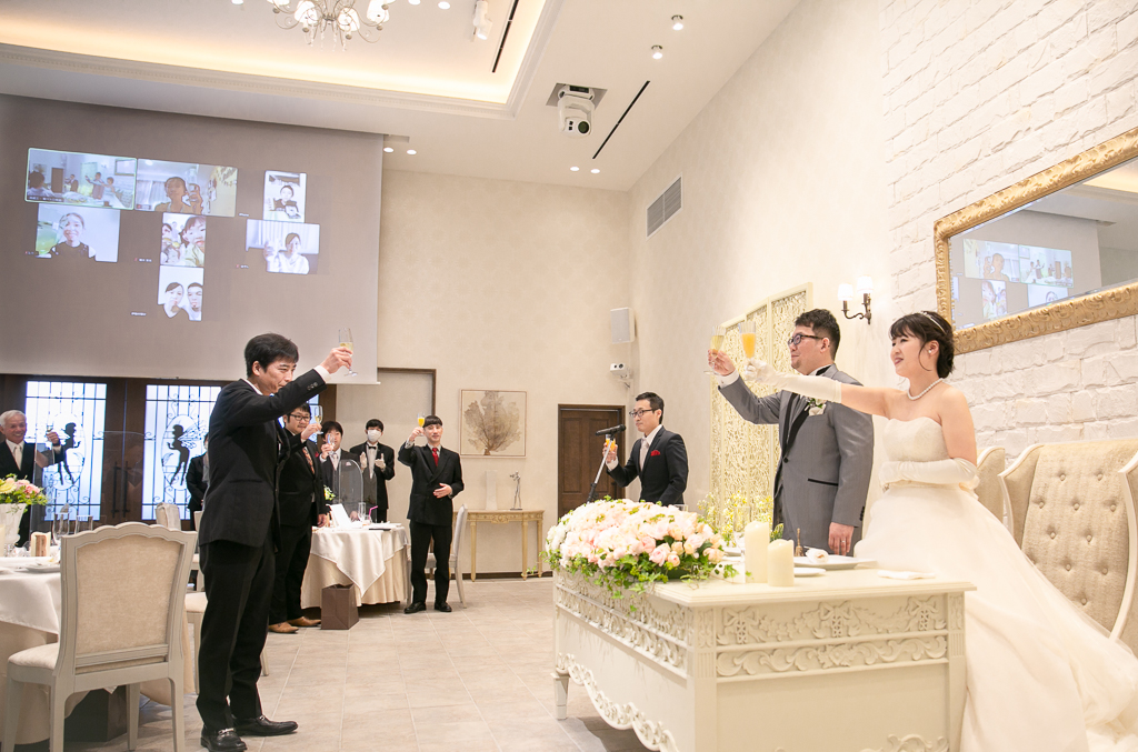 沖縄での結婚式をオンライン配信して世界中で参列可能に！リモートウェディングの魅力や楽しみ方の挙式・結婚式なら ワタベウェディング