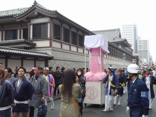 🌸🏮かなまら祭2025ラインナップ①🏮🌸 『かなまら祭 提灯協賛』 . 今年も、日本の奇祭の頂点ともいえるかなまら祭の季節がやってきました👏 2025年は4月5日 土 ・6日 日 の開催です。 あの アレの！？ 神輿が練り歩く、熱狂と興奮の日がまたやってきます👺今年は