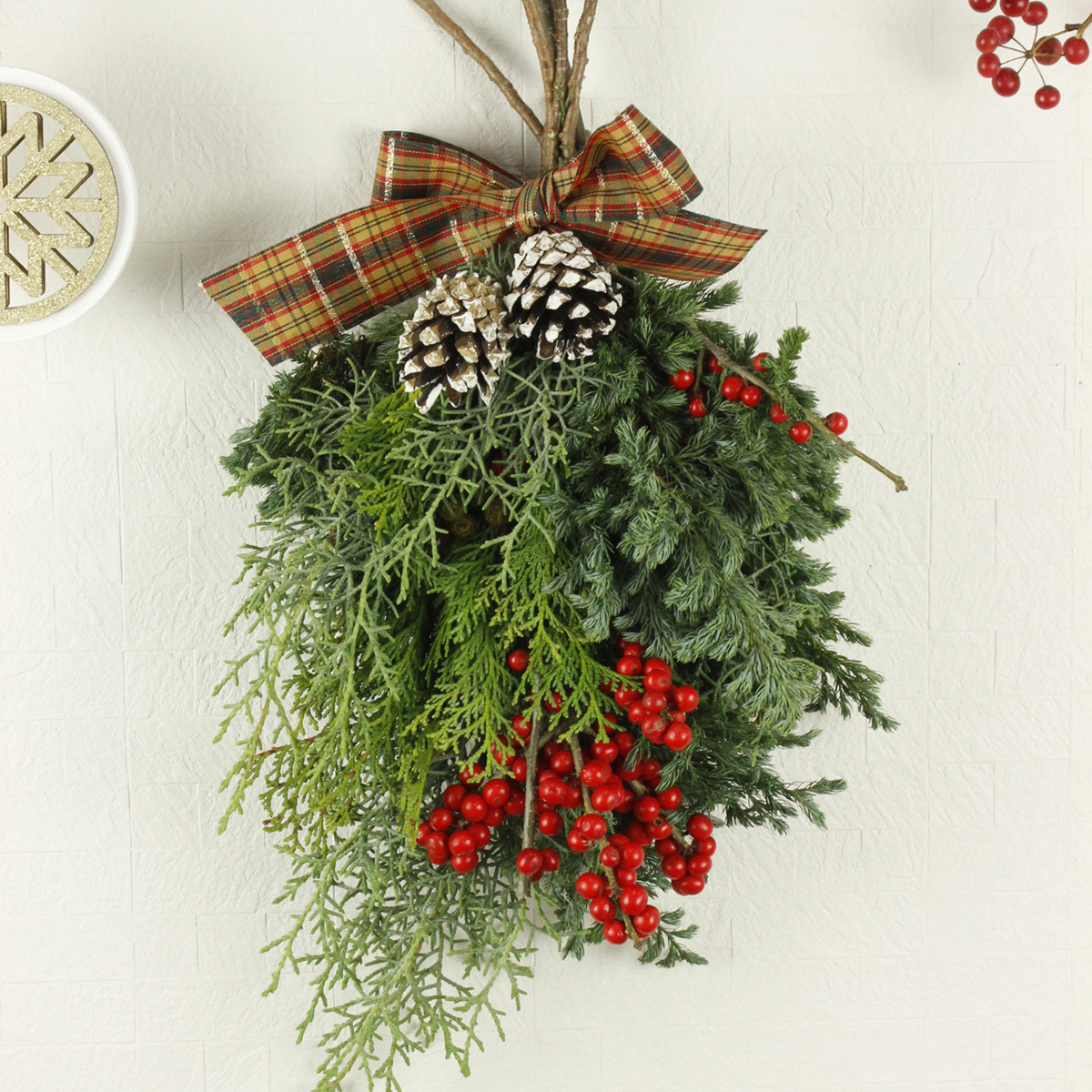 余り物や家にあった100均アイテムで作っても十分カワイイ♡クリスマススワッグの作り方不器用さんのハンドメイド