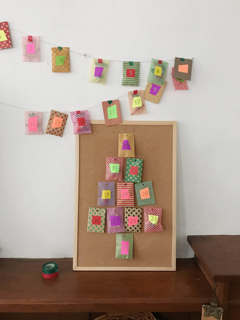 クリスマスアドベントカレンダーを折り紙で作る！節約で楽しむテクを紹介ママリ