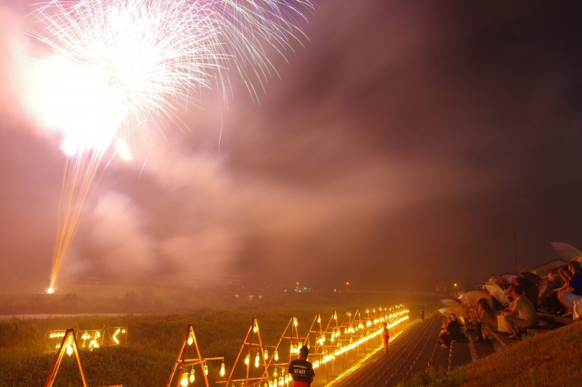 赤川花火大会2025。穴場スポットと駐車場、周辺スーパー・飲食店