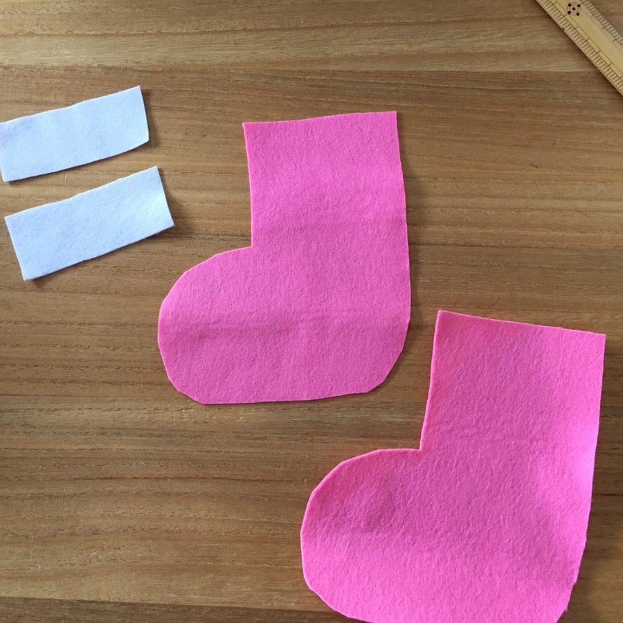 クリスマスブーツ」のアイデア 17 件クリスマスブーツ, クリスマス オーナメント, 手作りおもちゃ フェルト