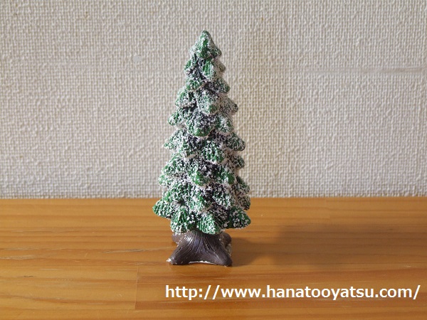 100均DIY 松ぼっくりで作る小さなクリスマスツリ