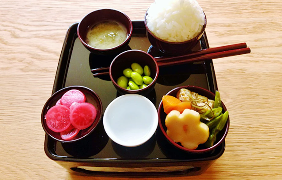 楽天市場 御霊具膳 仏様 御膳 金梨地 7寸 ご供養膳 仏膳 お膳 御霊供膳 仏膳腕 お供え ごはん セット 精進料理 浄土宗 真言宗 天台宗 曹洞宗臨済宗 日蓮宗 禅宗 供養 祥月命日 彼岸 お盆 : 法事の贈物 専門店