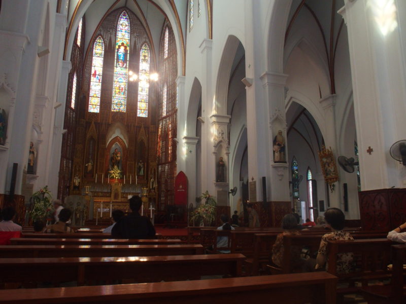 ハノイ市内のシンボル的存在 ハノイ大聖堂を散策してみた。～世界の歩き方～It's a Small World