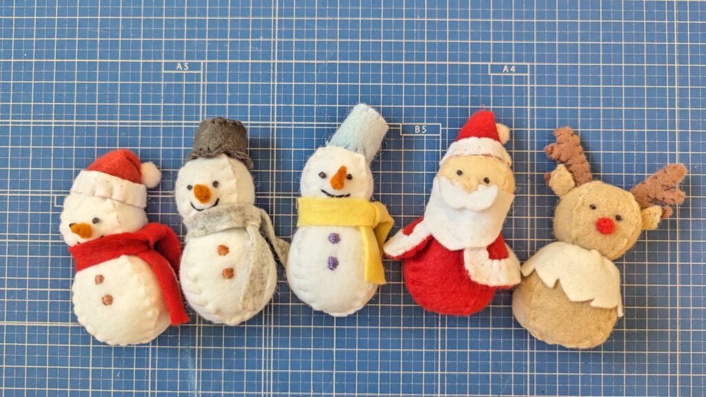 くるくる巻いてパーツを貼るだけ♪簡単サンタクロースエコクラフト・クラフトバンドでクリスマス