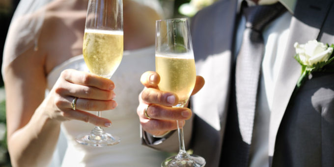 結婚式・乾杯の挨拶 面白い！ユーモアがある！失敗しない例文集 - IKINAイキナ