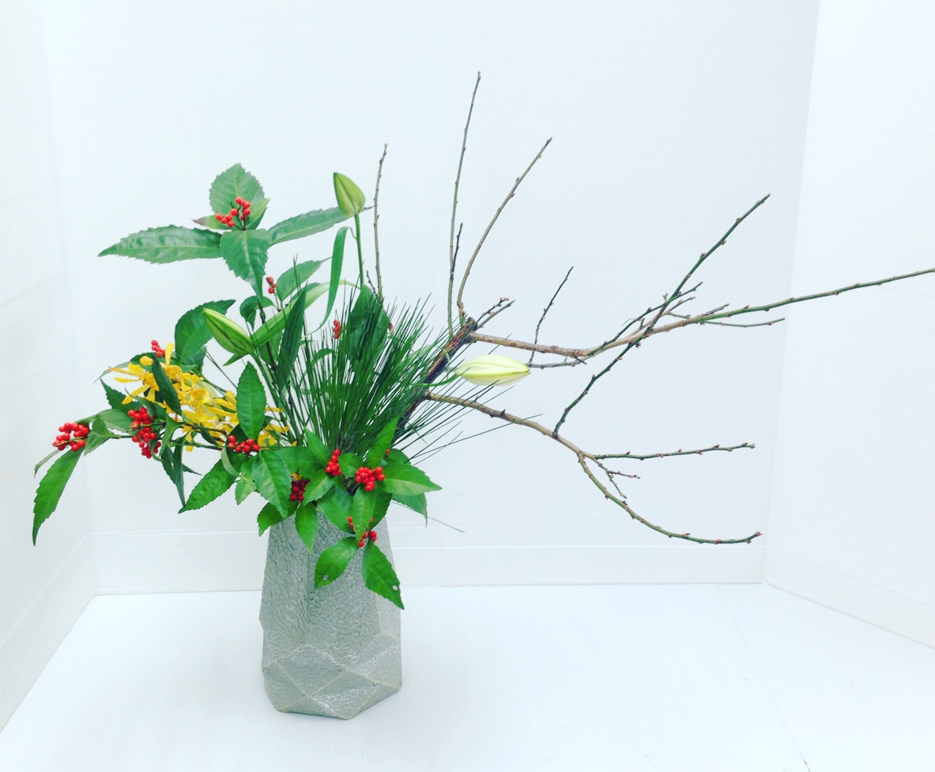 創業1904年・宮内庁御用達の 青山花茂本店 がお正月限定商品を発売。縁起がよい花でつくるお正月アレンジメントやお正月飾り株式会社花 茂本店のプレスリリース