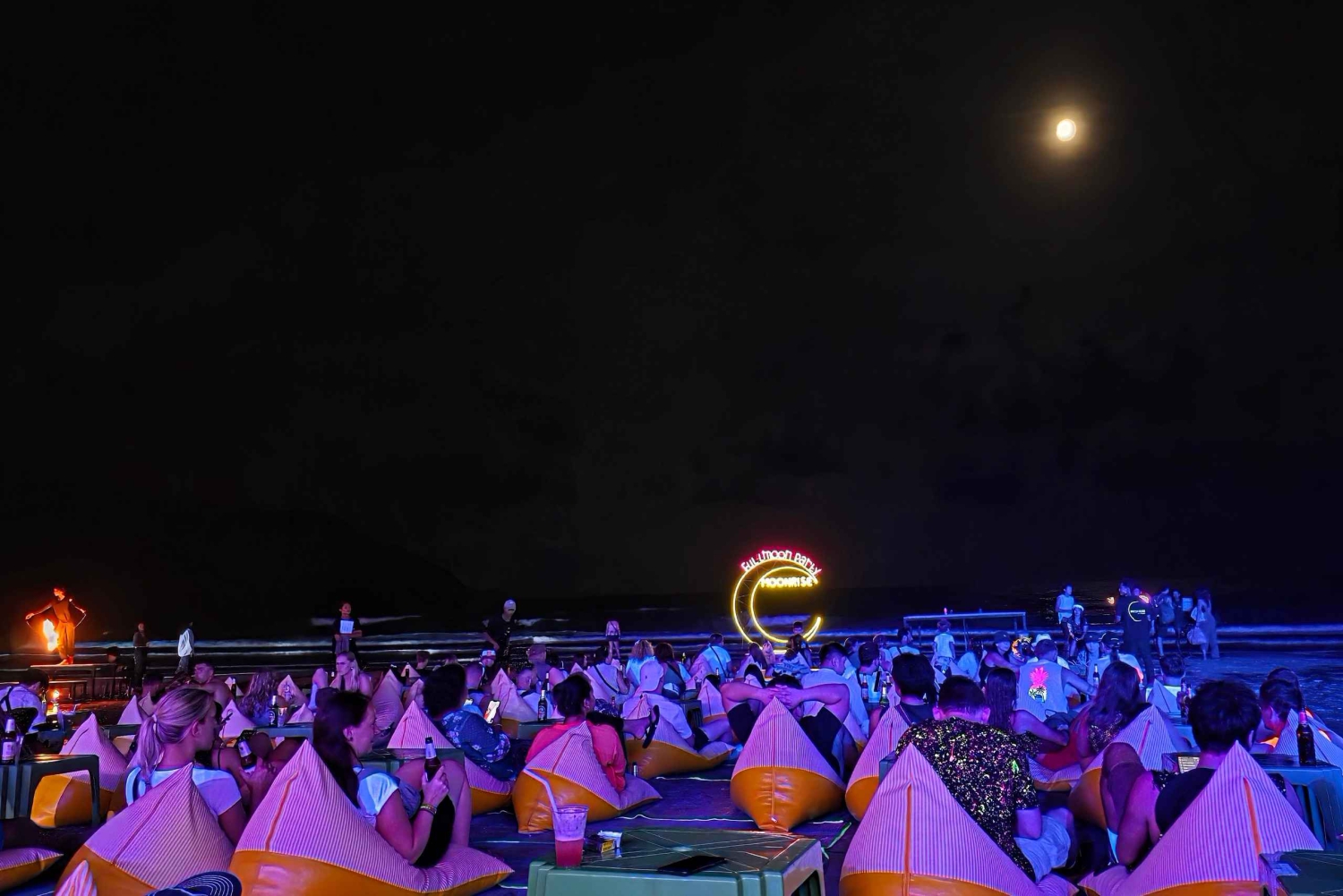 うぉ～楽しさ爆発！2025年パンガン島フルムーンパーティーは若いうちに行け！サムイ島発着ボート手配はお任せ