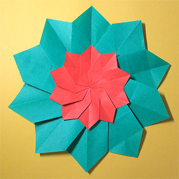 折り紙でオーナメント飾りの折り方。クリスマスツリーにも♪おりがみは２枚使います Origamiornament